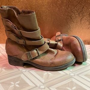 Brown low boot